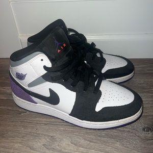 2020
Air Jordan 1 Mid SE GS 'Varsity Purple'